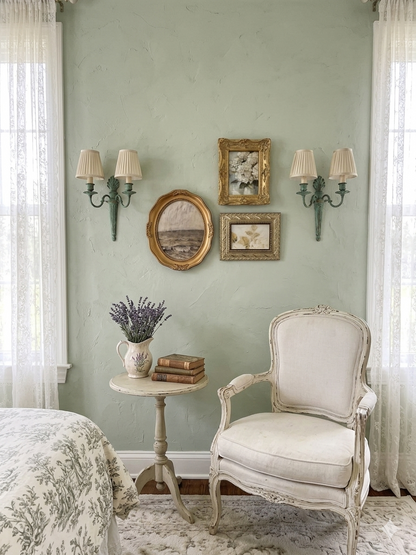 Romantic Gallery Wall Set – Oval & Ornate Vintage-Style Frames
