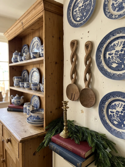 Rustic Charm – Vintage Wooden Wall Spoon Set