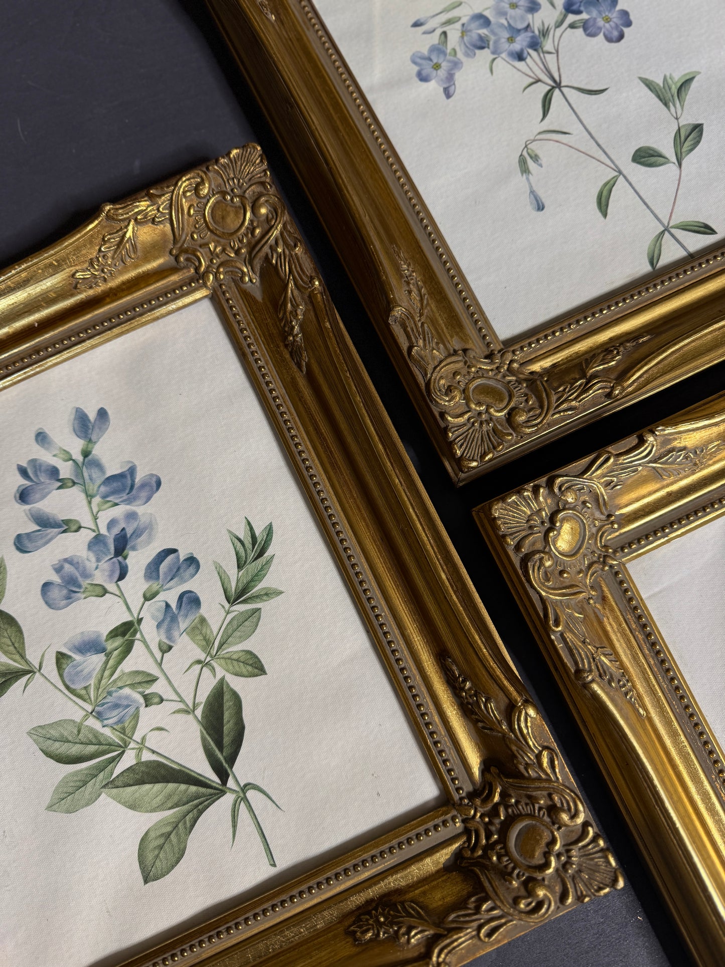 Ornate Gold Louis-Style Frame – Blue Heritage Floral Print Gallery Set
