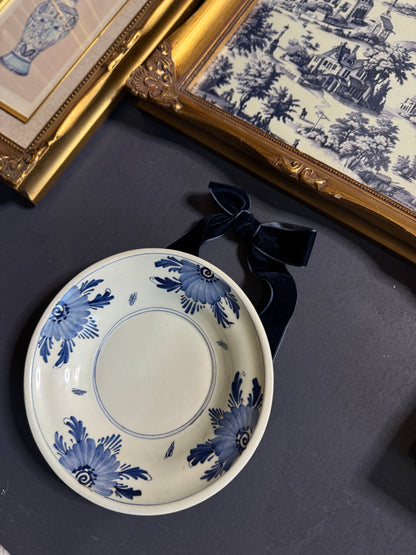 The Louis XV Toile Collection -Gold French Frames with Toile de Jouy Theme Print Set