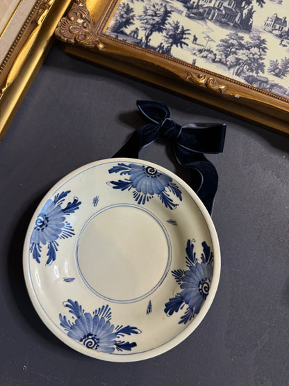 The Louis XV Toile Collection -Gold French Frames with Toile de Jouy Theme Print Set