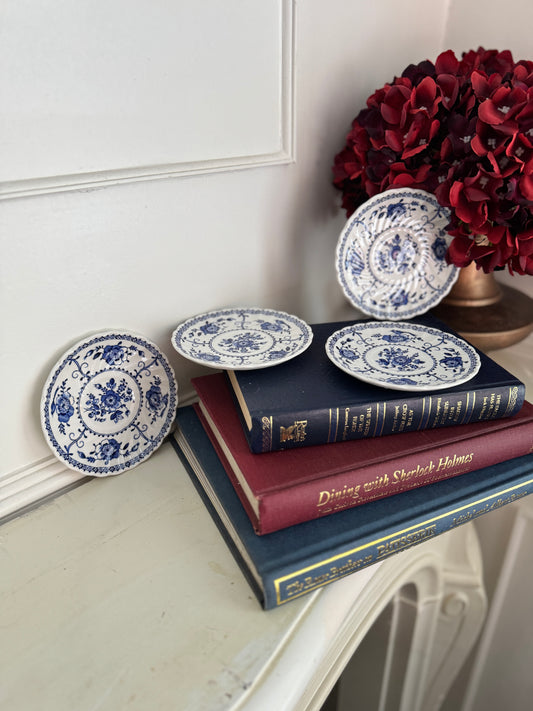 Set of 4 Matching Plates for Wall or Trinket Use