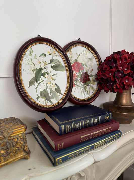 Vintage Flower-Themed Oval Matching Frame Set
