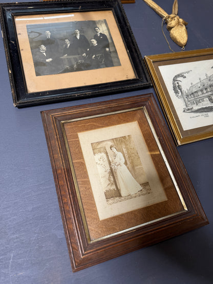 Vintage Gallery Wall Set – Gold & Black Wooden Frames with Resin Rabbit