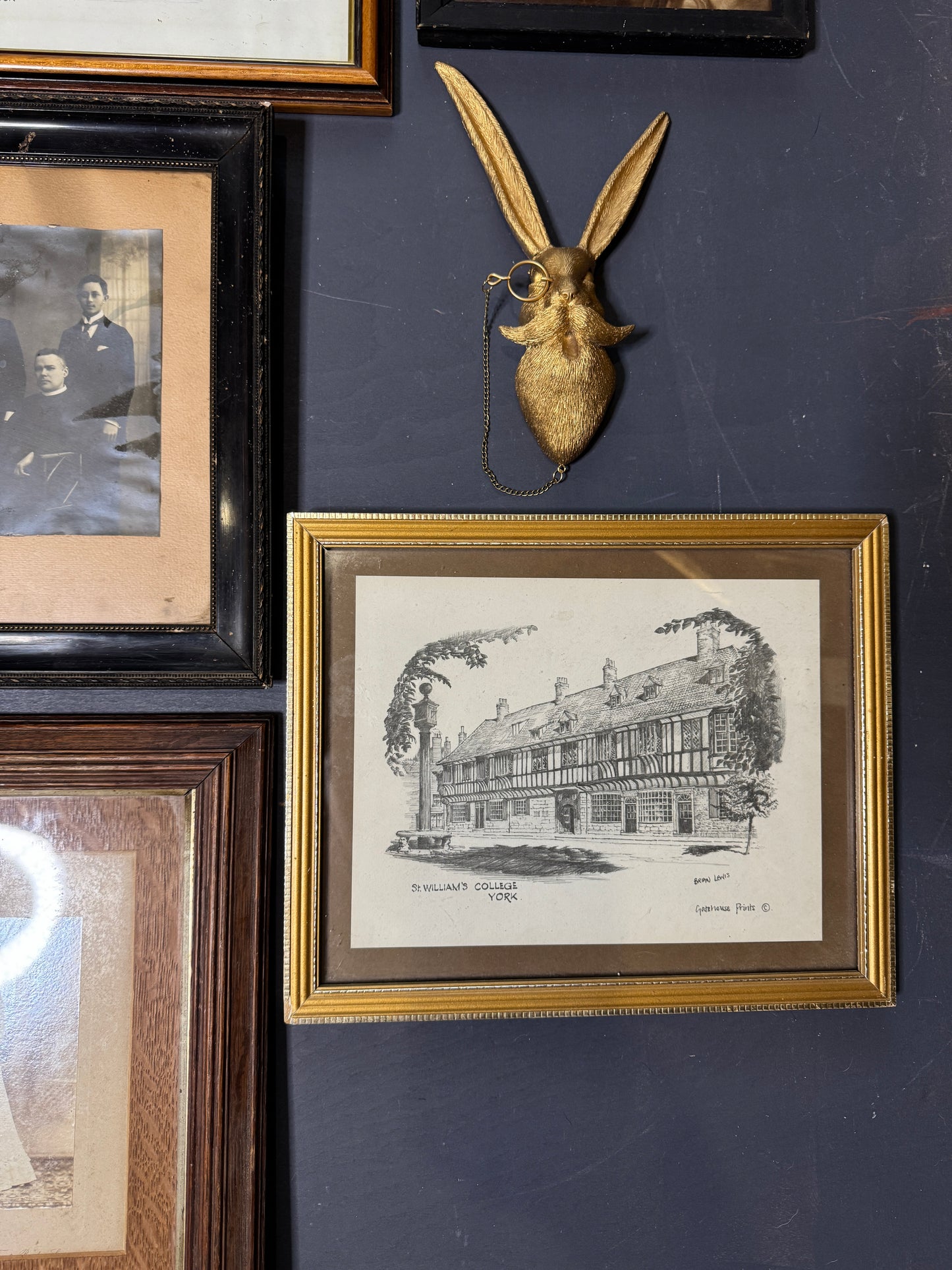 Vintage Gallery Wall Set – Gold & Black Wooden Frames with Resin Rabbit