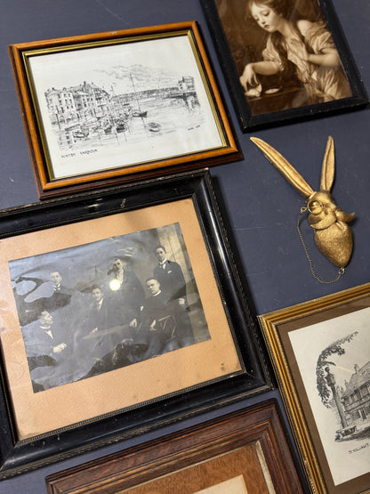 Vintage Gallery Wall Set – Gold & Black Wooden Frames with Resin Rabbit