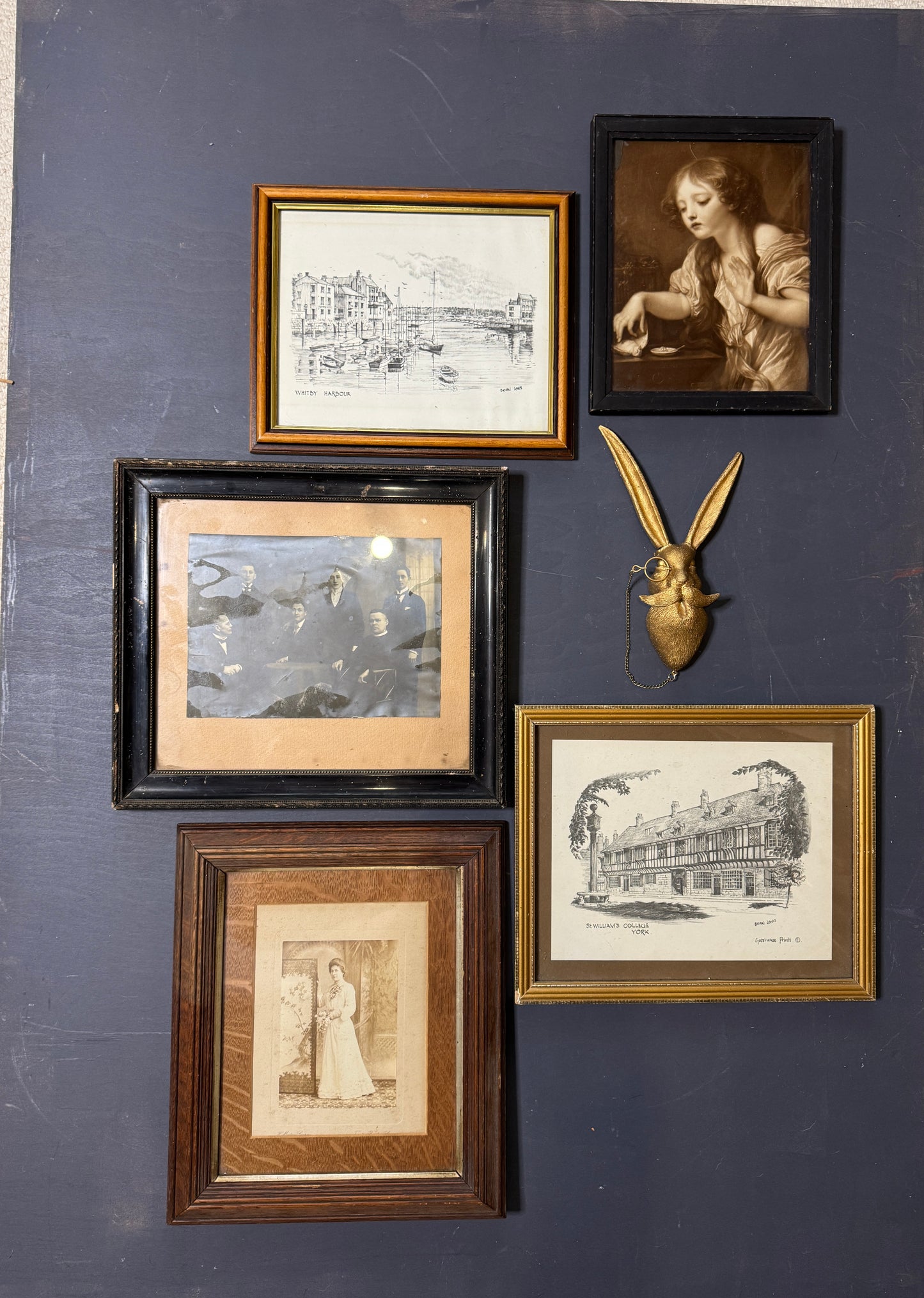 Vintage Gallery Wall Set – Gold & Black Wooden Frames with Resin Rabbit
