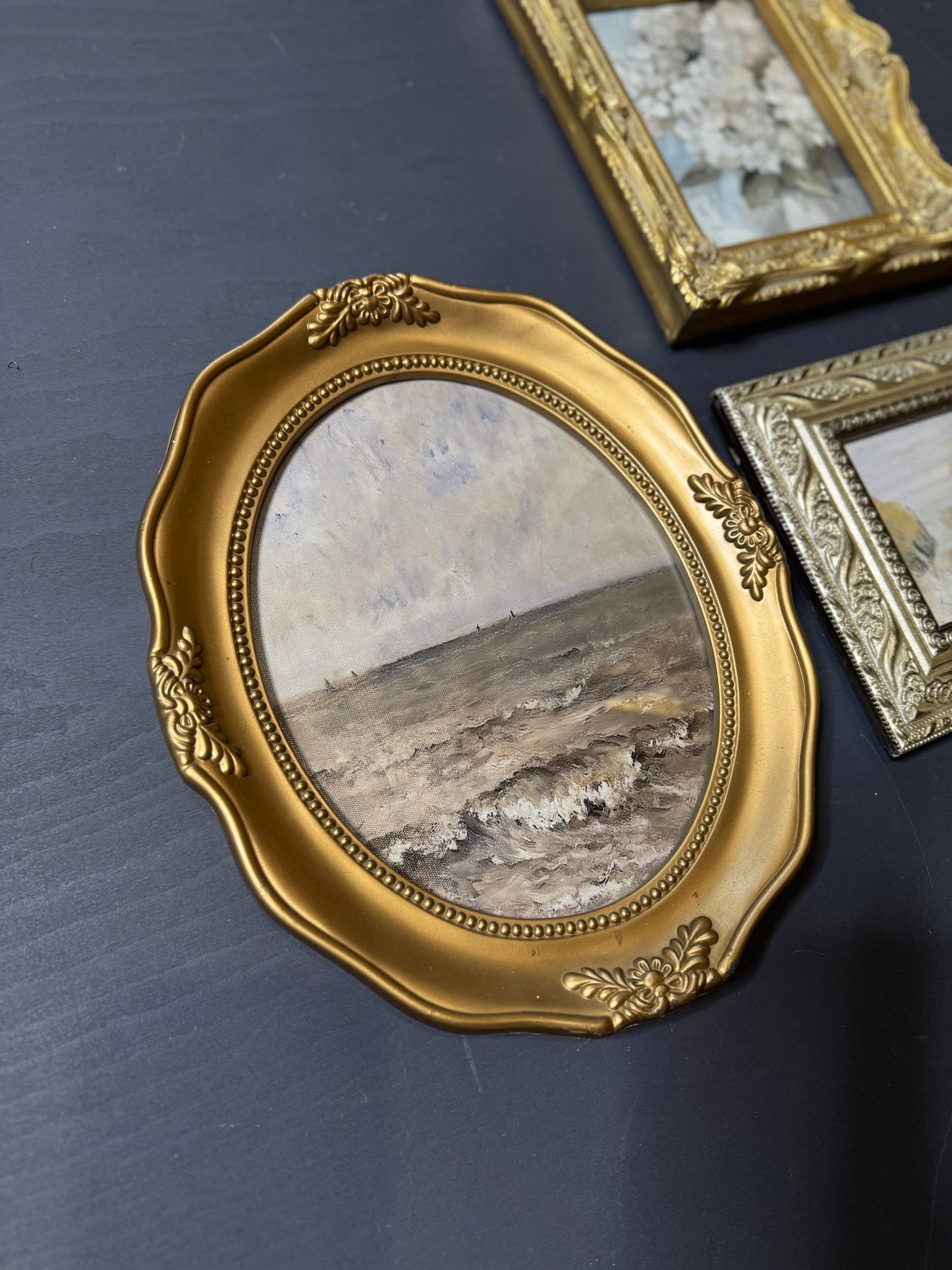 Romantic Gallery Wall Set – Oval & Ornate Vintage-Style Frames