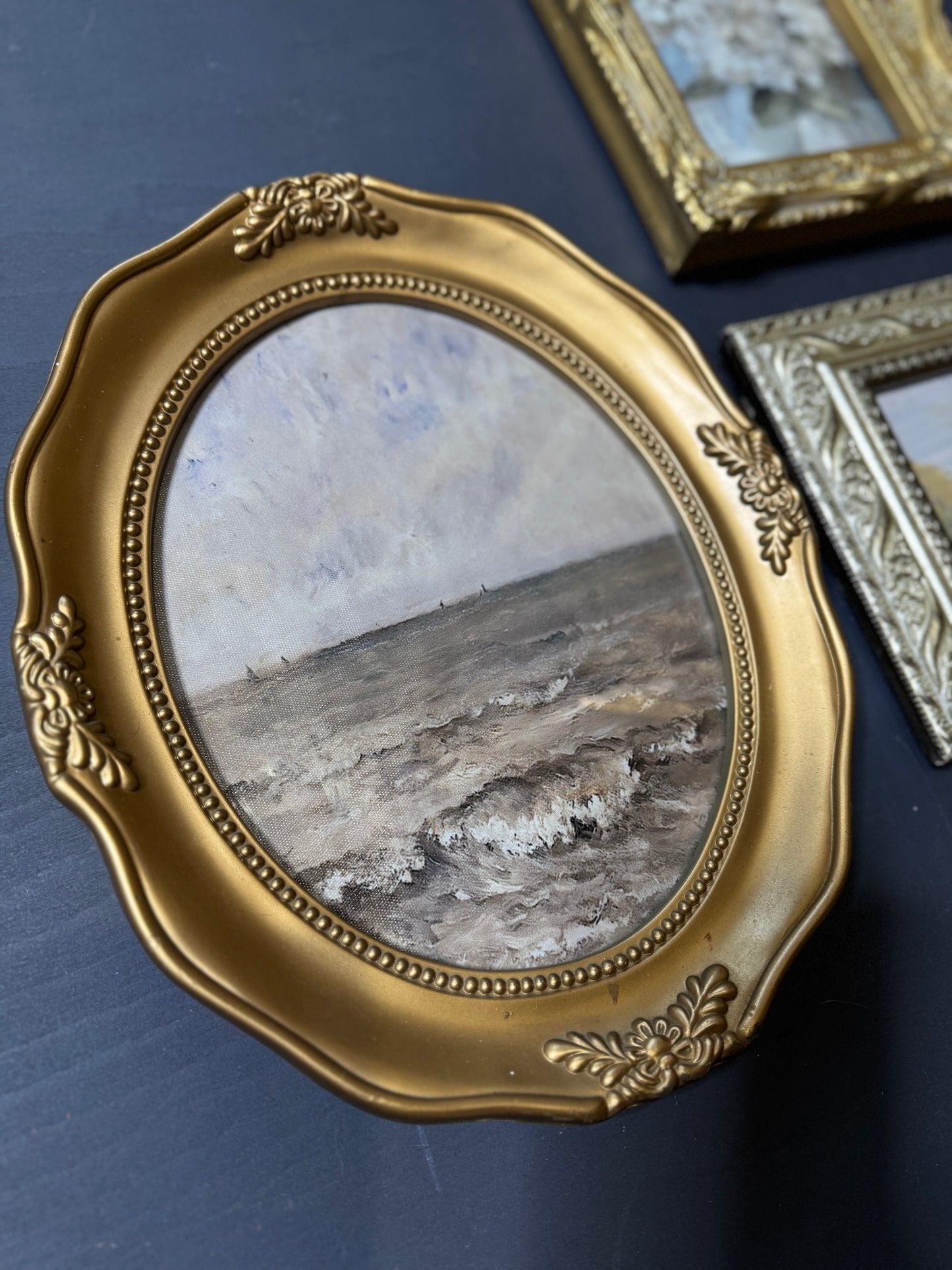 Romantic Gallery Wall Set – Oval & Ornate Vintage-Style Frames