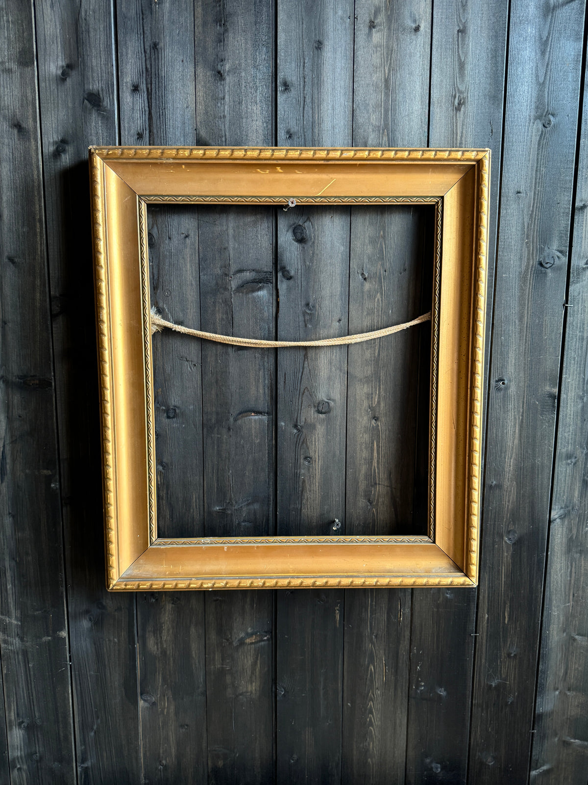 Vintage Ridge Edge Gold Gilt Vionne Frame