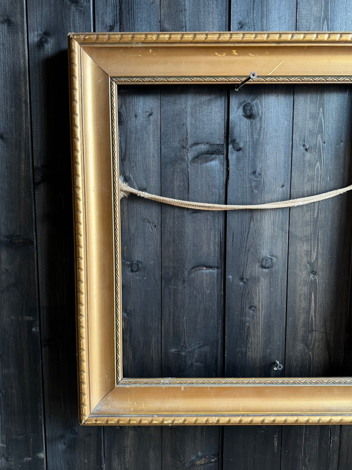 Vintage Ridge Edge Gold Gilt Vionne Frame