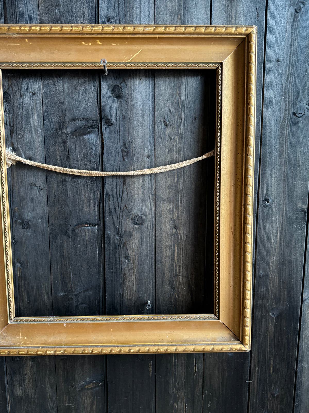Vintage Ridge Edge Gold Gilt Vionne Frame