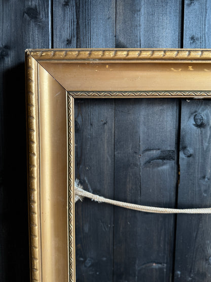 Vintage Ridge Edge Gold Gilt Vionne Frame