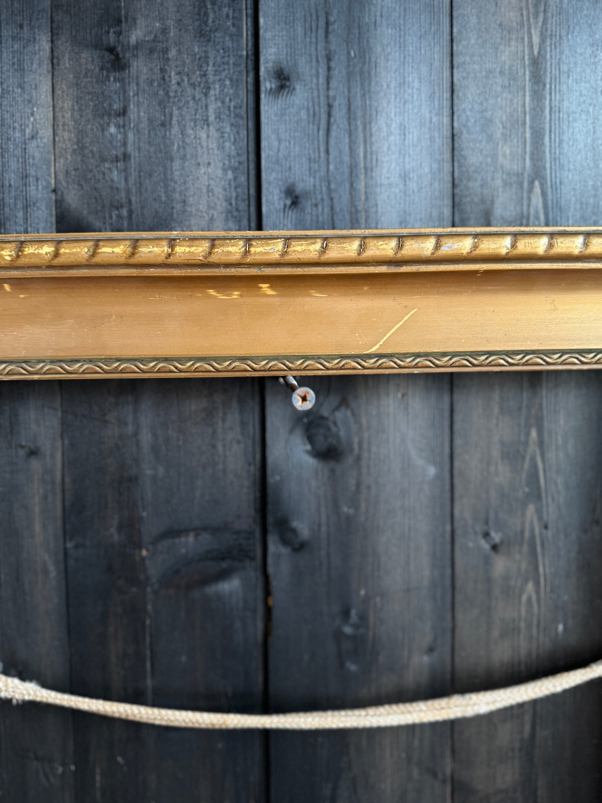 Vintage Ridge Edge Gold Gilt Vionne Frame