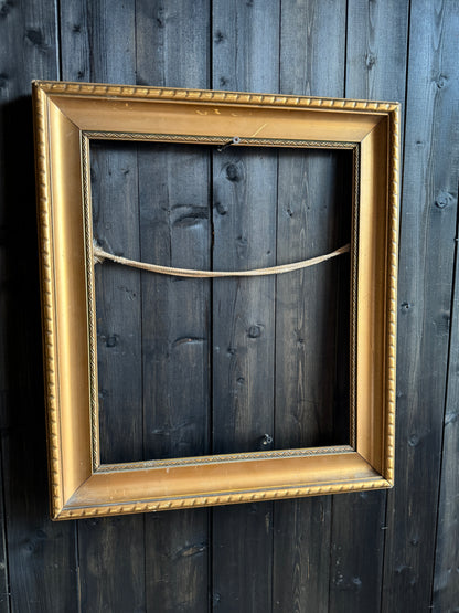 Vintage Ridge Edge Gold Gilt Vionne Frame