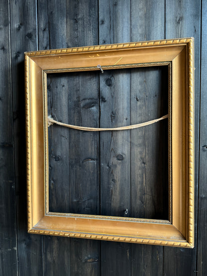 Vintage Ridge Edge Gold Gilt Vionne Frame
