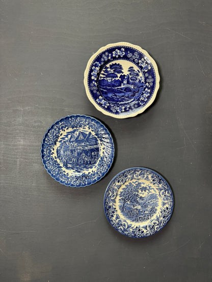 Vintage Blue & White Gallery Wall Set : 3 Willow Style English Plates