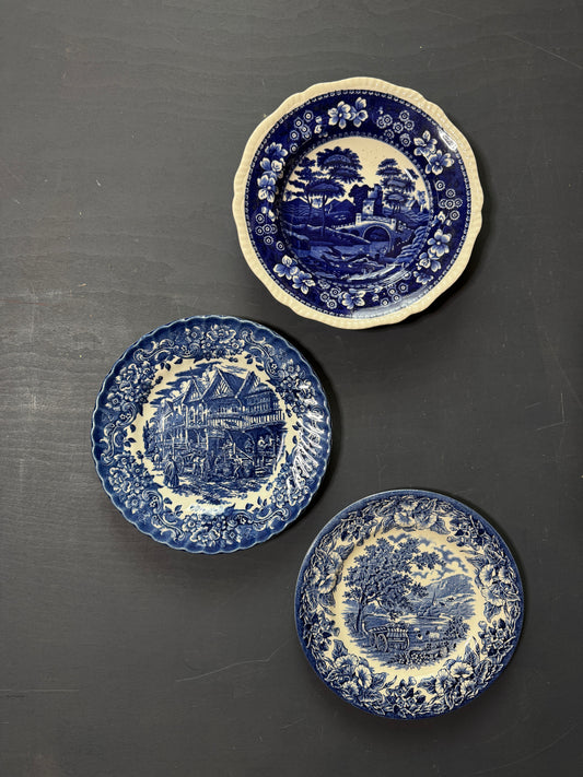Vintage Blue & White Gallery Wall Set : 3 Willow Style English Plates