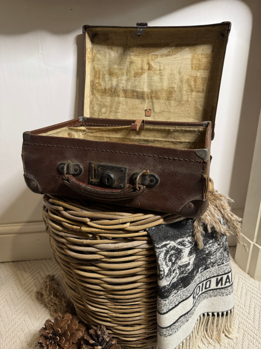 Vintage 1944 Suitcase Papworth Industries