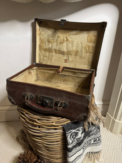 Vintage 1944 Suitcase Papworth Industries