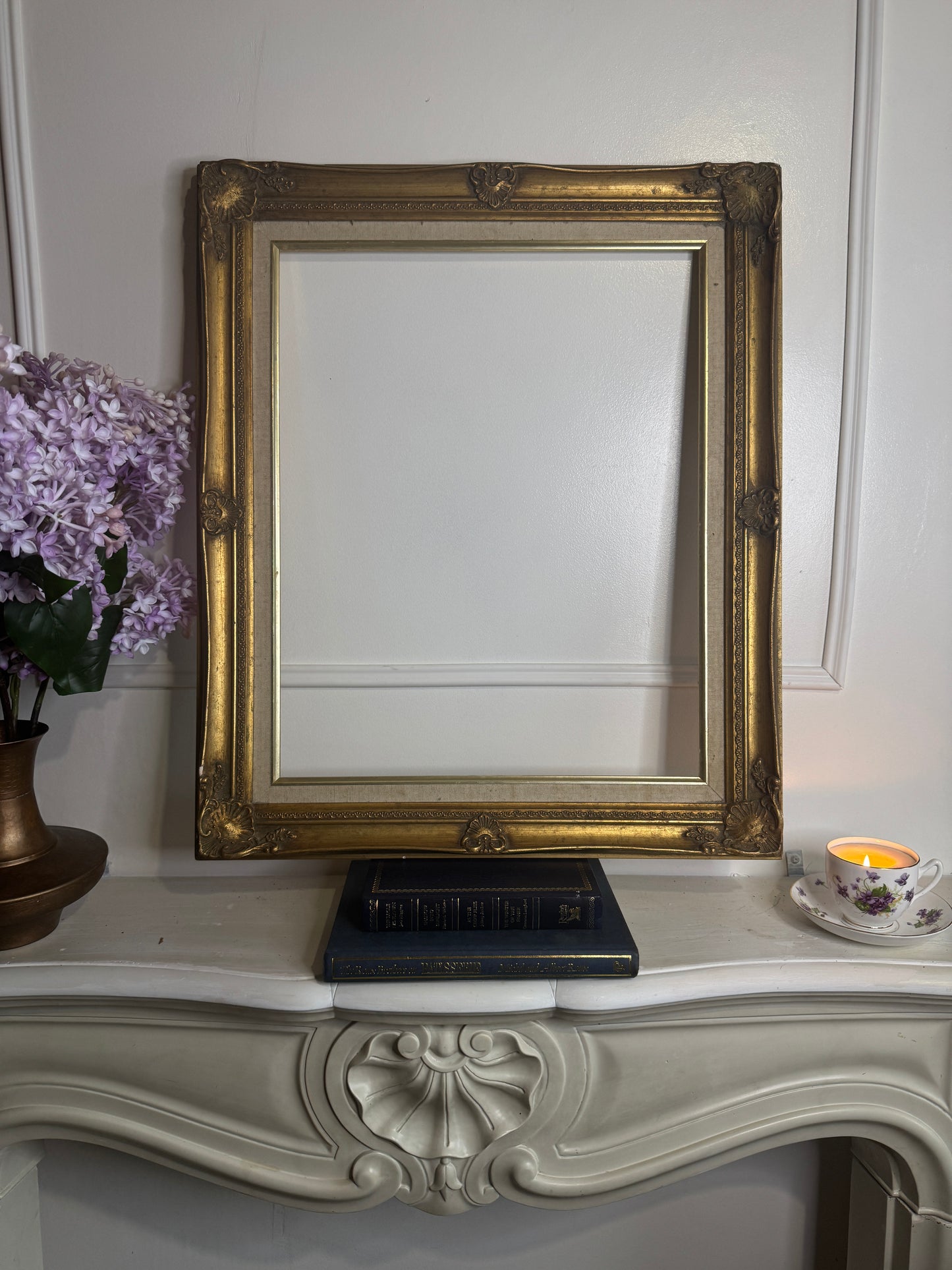 Antique Gold Ornate Swept Medium Frame: Elegant French-Style Gilt Decor (64 x 54 cm)