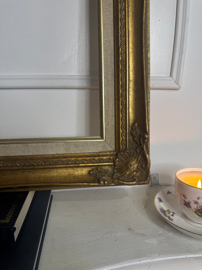 Antique Gold Ornate Swept Medium Frame: Elegant French-Style Gilt Decor (64 x 54 cm)