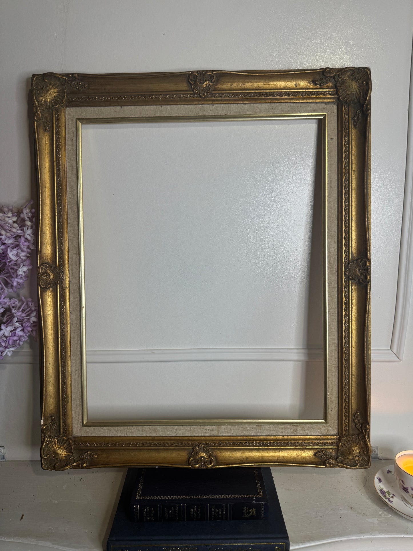 Antique Gold Ornate Swept Medium Frame: Elegant French-Style Gilt Decor (64 x 54 cm)
