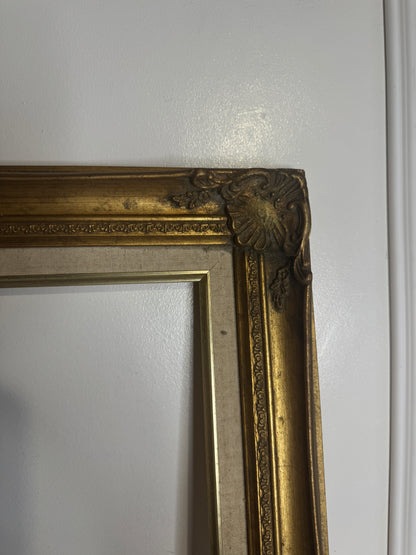 Antique Gold Ornate Swept Medium Frame: Elegant French-Style Gilt Decor (64 x 54 cm)
