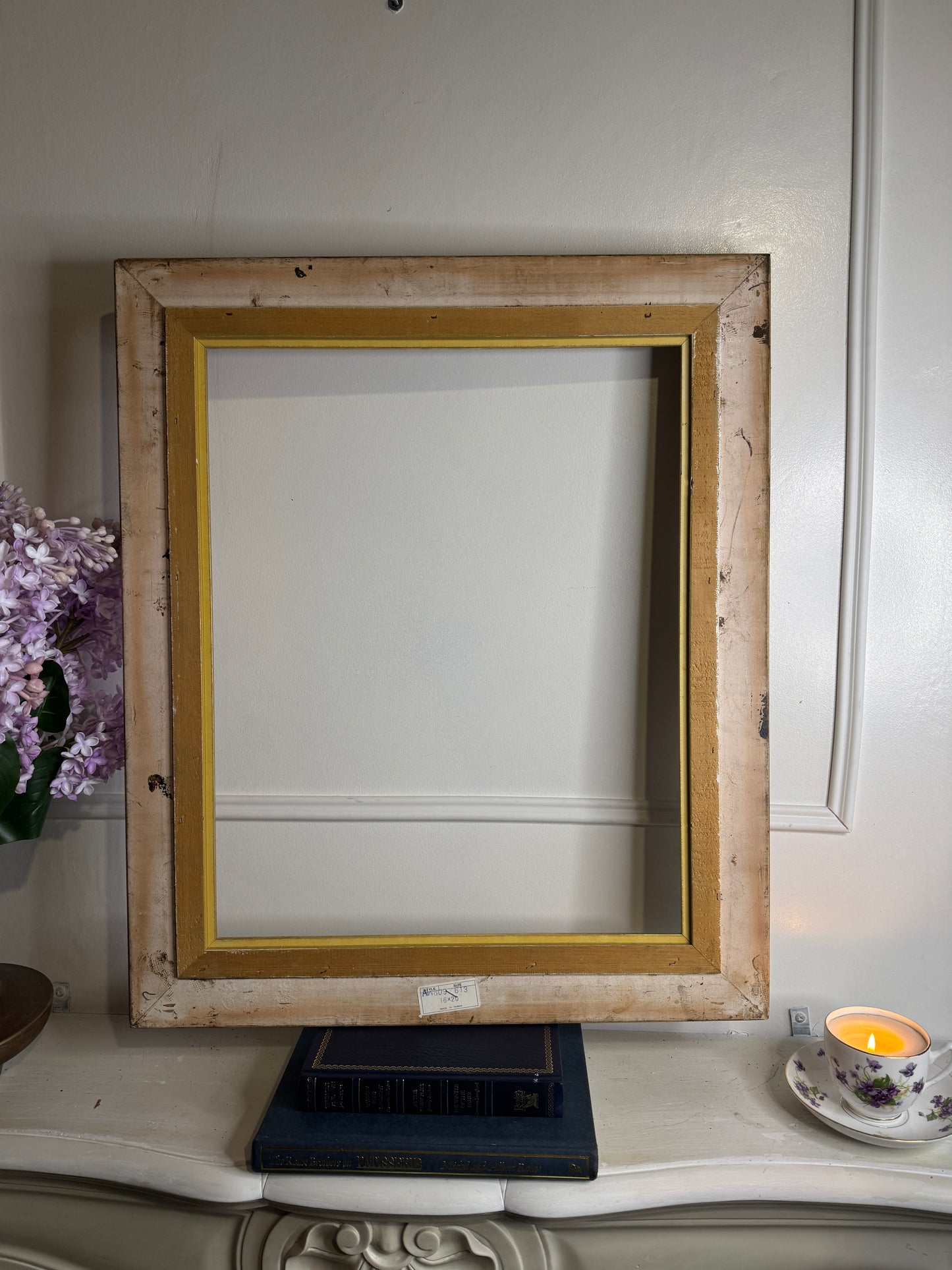 Antique Gold Ornate Swept Medium Frame: Elegant French-Style Gilt Decor (64 x 54 cm)