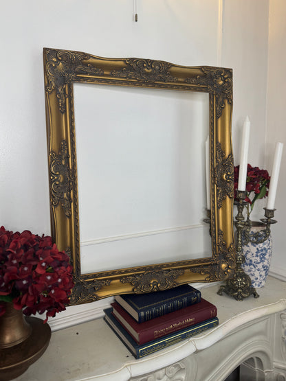 Vintage Gilt French Louis-Style Ornate Ornate Gold Frame - Medium- Frame Milan