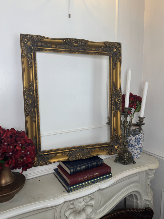 Vintage Gilt French Louis-Style Ornate Ornate Gold Frame - Medium- Frame Milan