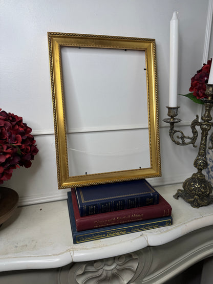 Kitchen Companion – Vintage Oil Painting of Cat in Gilt Frame