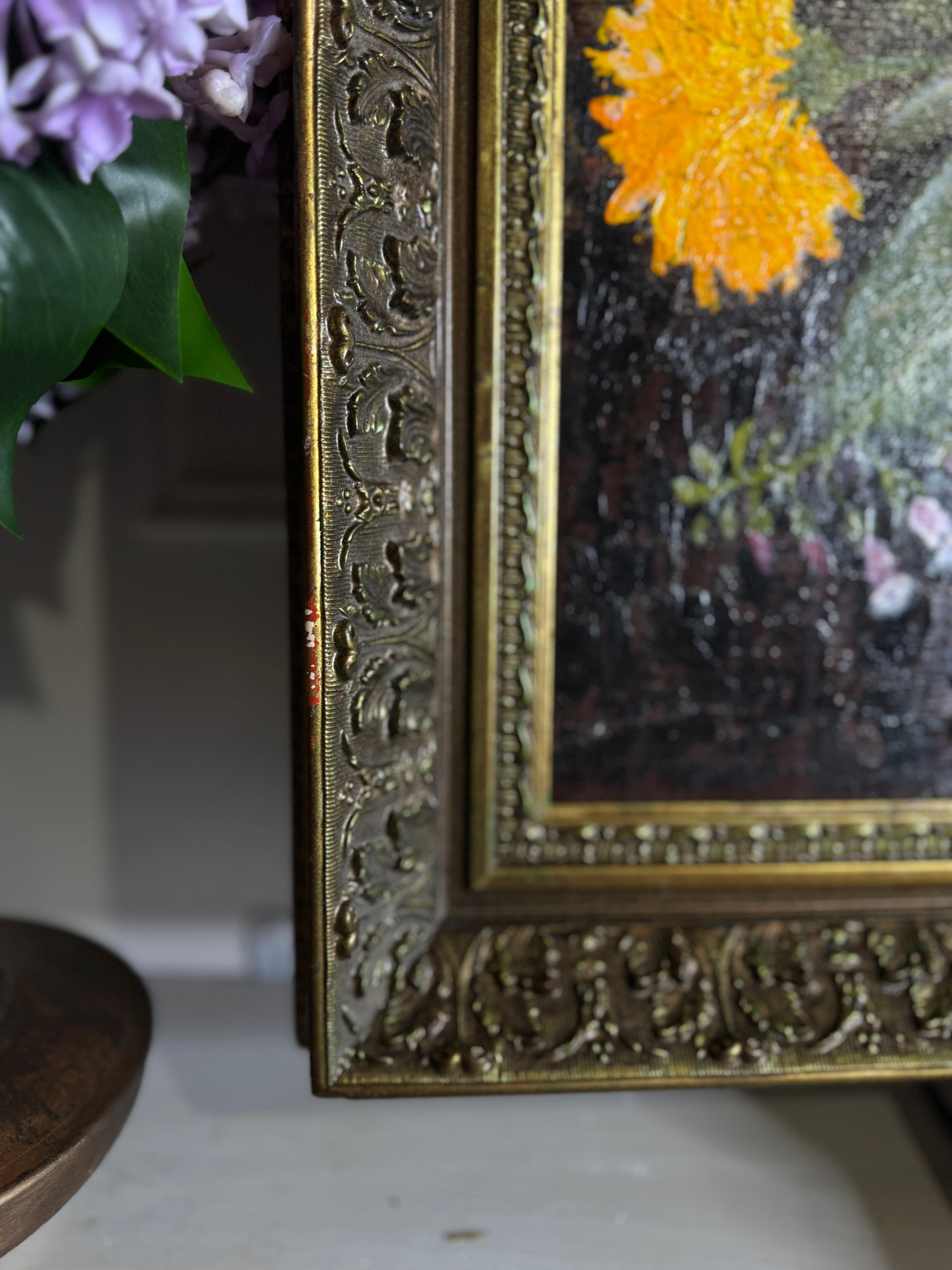 Large Vintage Floral Oil Painting in Antique Gold Heavy Frame (72 × 57 cm)