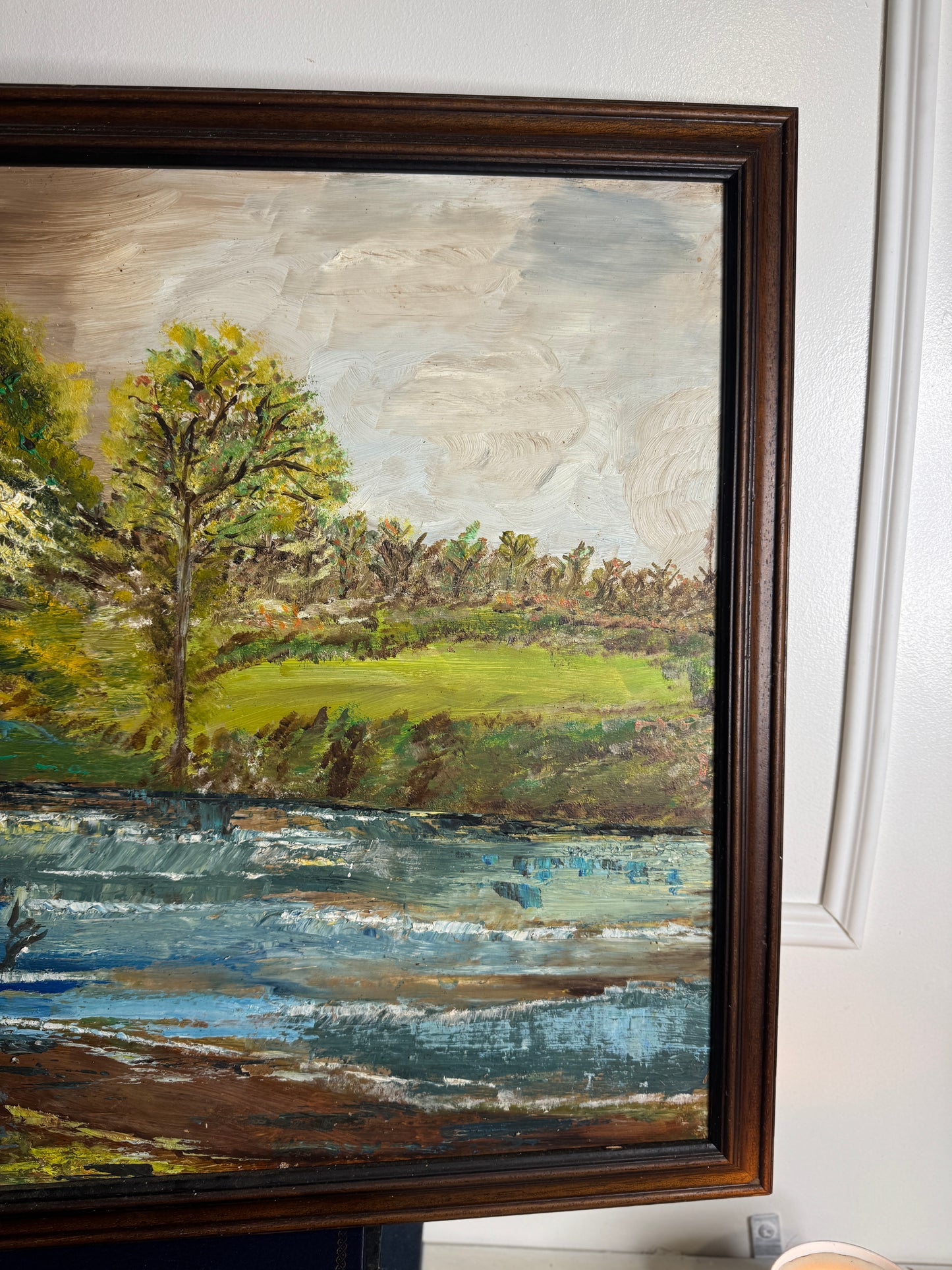 Vintage Rustic Oil Painting – Peaceful River & Cabin Landscape (53 x 59 cm)