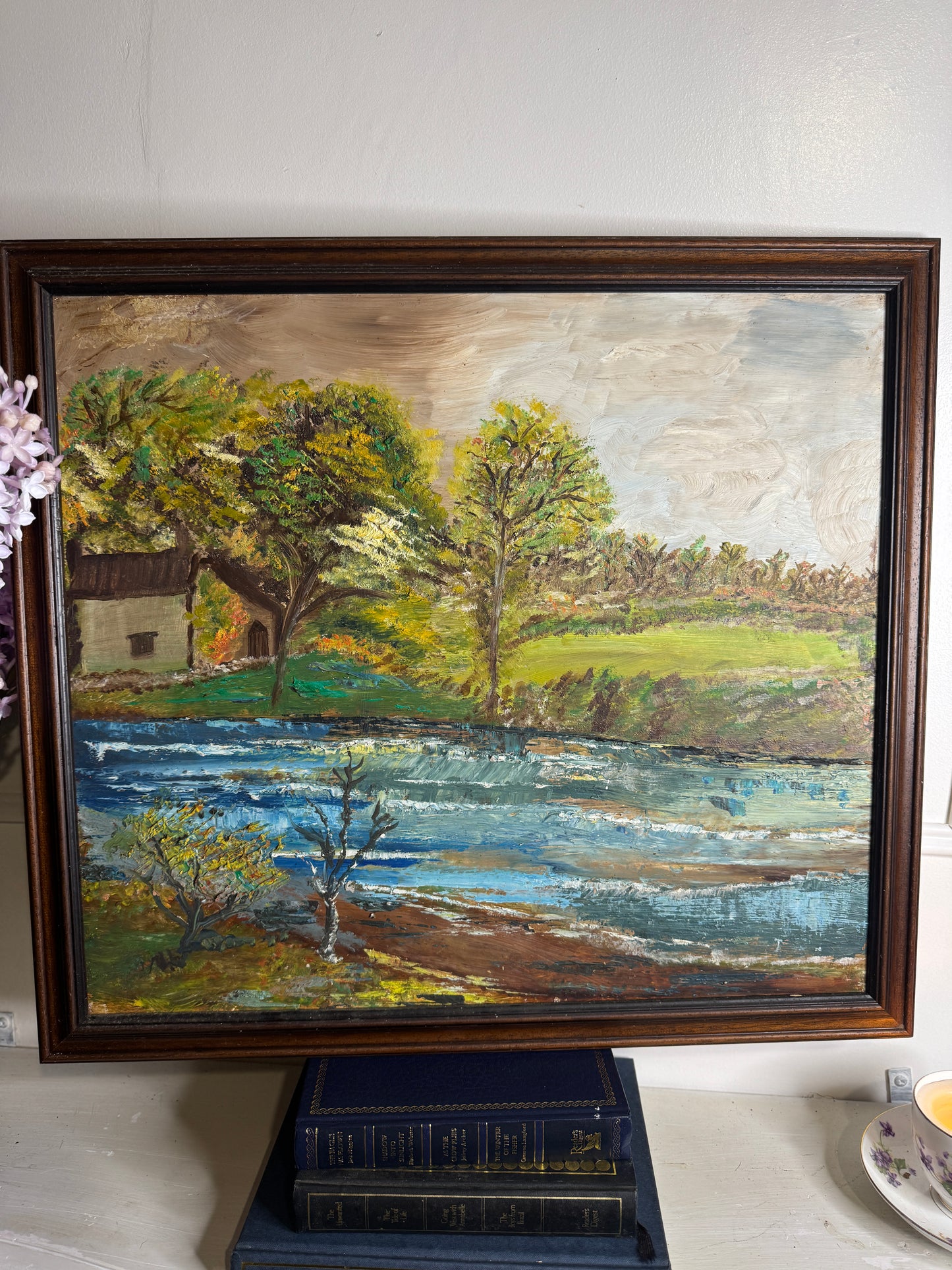 Vintage Rustic Oil Painting – Peaceful River & Cabin Landscape (53 x 59 cm)