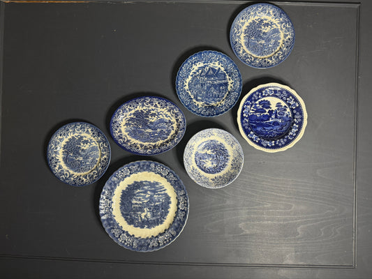 Regal Blue Willow Collection – Vintage English Dish Display