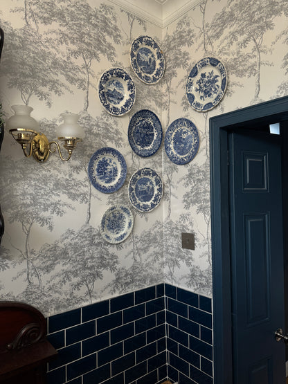 Regal Blue Willow Collection – Vintage English Dish Display