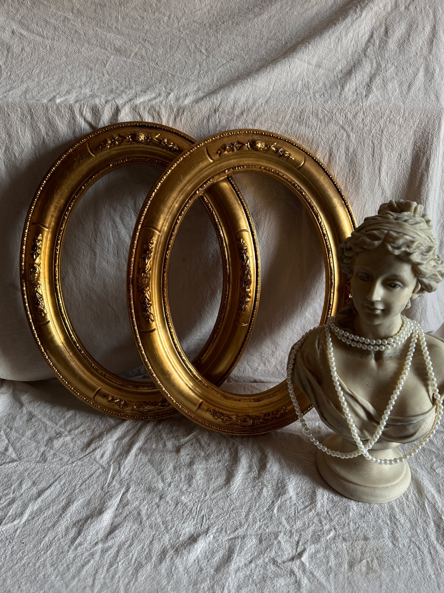 Vintage 1970s Oval Frames| Ornate Resin Gold Frames | Lightweight Matching Pair