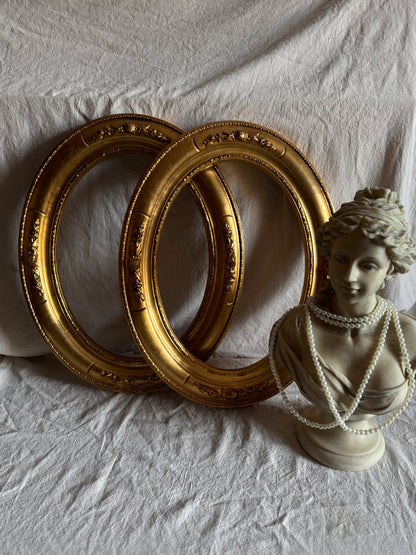 Vintage 1970s Oval Frames| Ornate Resin Gold Frames | Lightweight Matching Pair