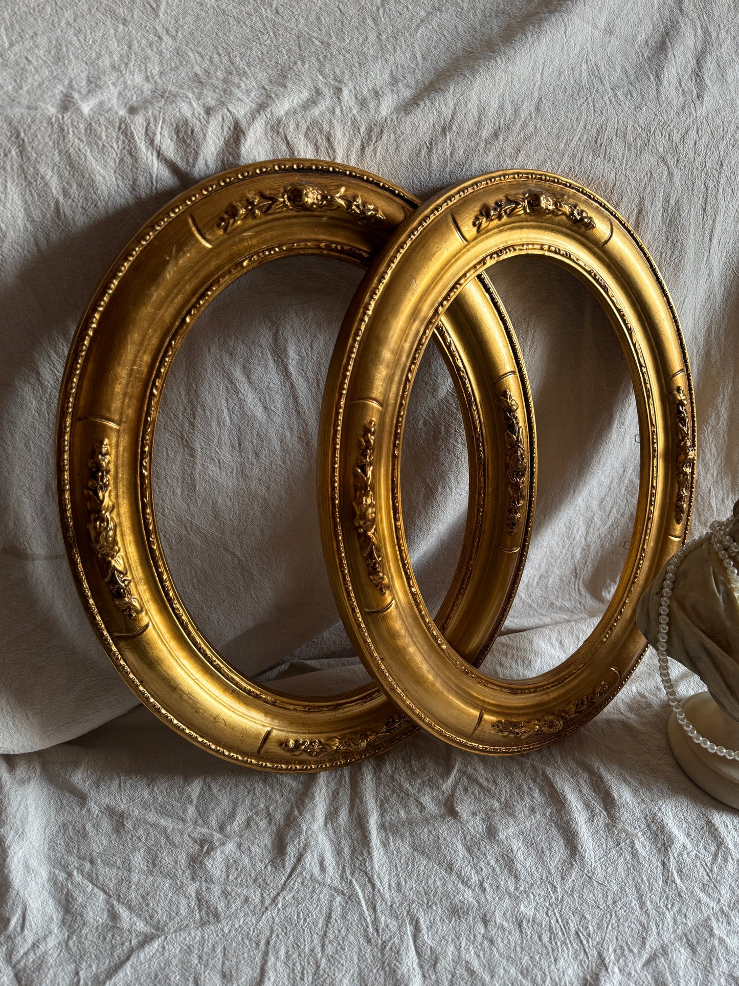 Vintage 1970s Oval Frames| Ornate Resin Gold Frames | Lightweight Matching Pair