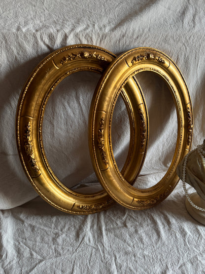 Vintage 1970s Oval Frames| Ornate Resin Gold Frames | Lightweight Matching Pair