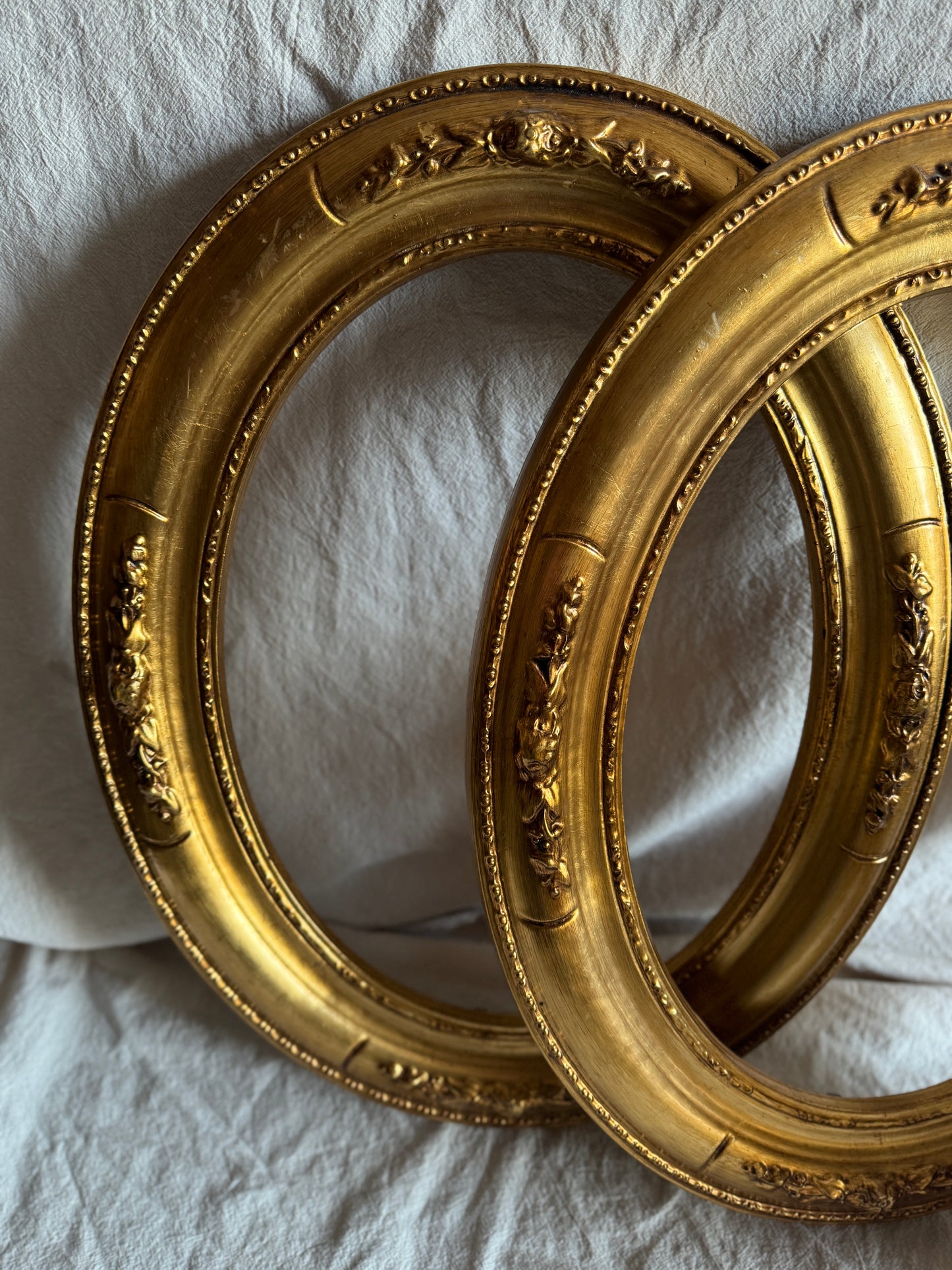 Vintage 1970s Oval Frames| Ornate Resin Gold Frames | Lightweight Matching Pair