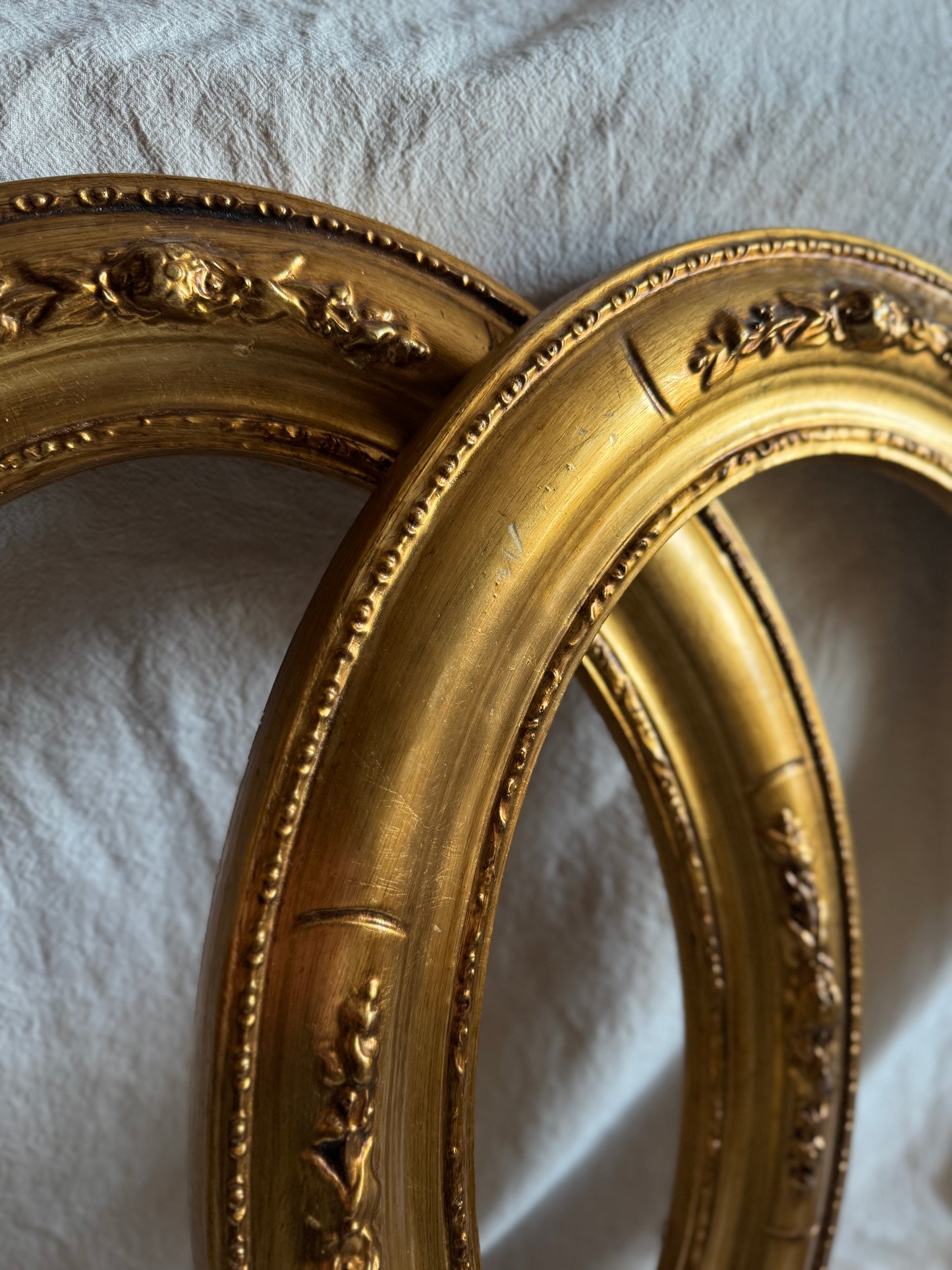 Vintage 1970s Oval Frames| Ornate Resin Gold Frames | Lightweight Matching Pair