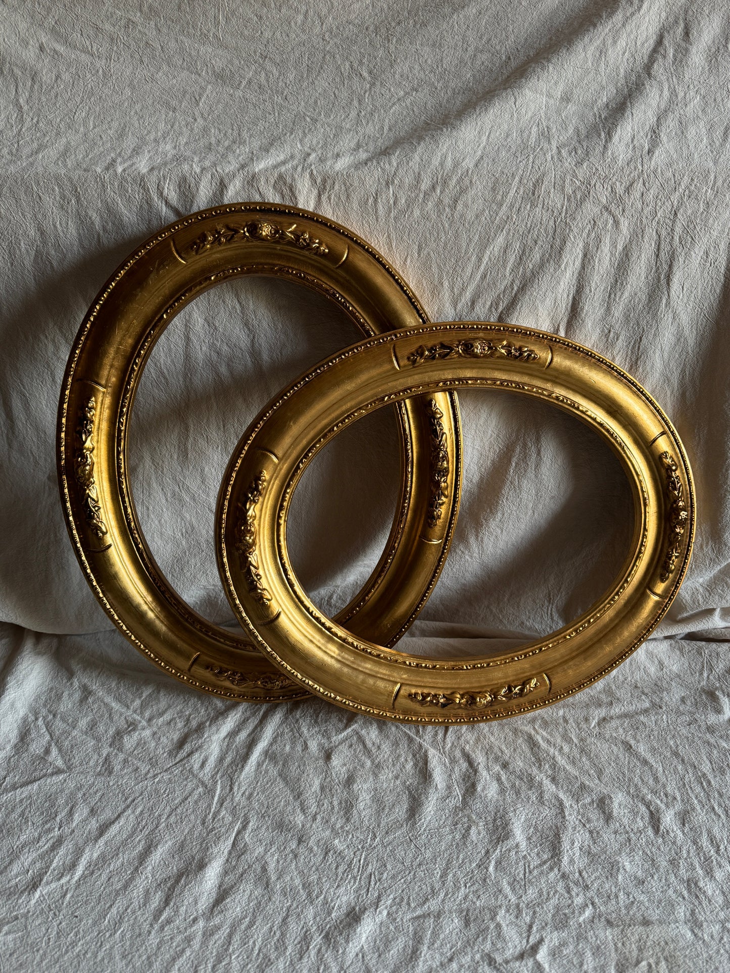 Vintage 1970s Oval Frames| Ornate Resin Gold Frames | Lightweight Matching Pair