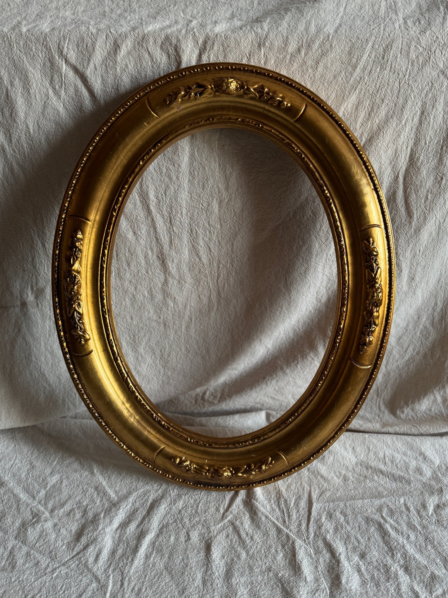 Vintage 1970s Oval Frames| Ornate Resin Gold Frames | Lightweight Matching Pair