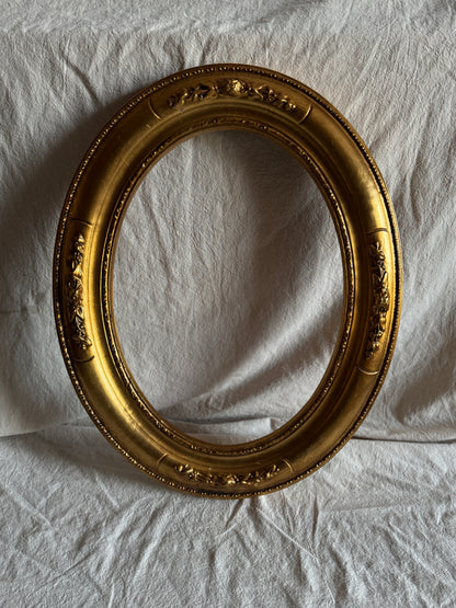 Vintage 1970s Oval Frames| Ornate Resin Gold Frames | Lightweight Matching Pair