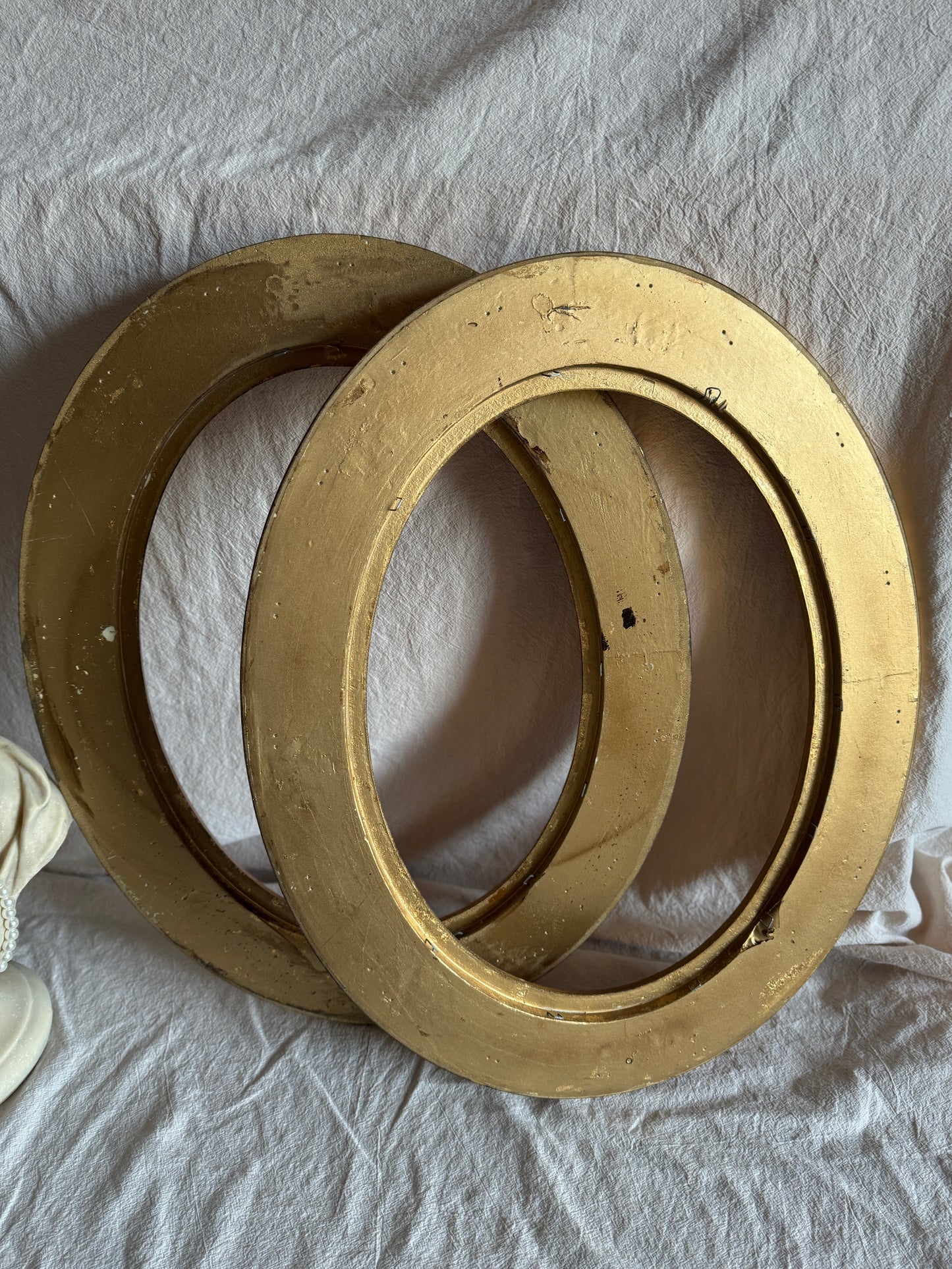 Vintage 1970s Oval Frames| Ornate Resin Gold Frames | Lightweight Matching Pair