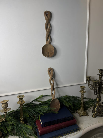 Rustic Charm – Vintage Wooden Wall Spoon Set