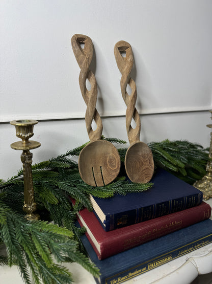 Rustic Charm – Vintage Wooden Wall Spoon Set
