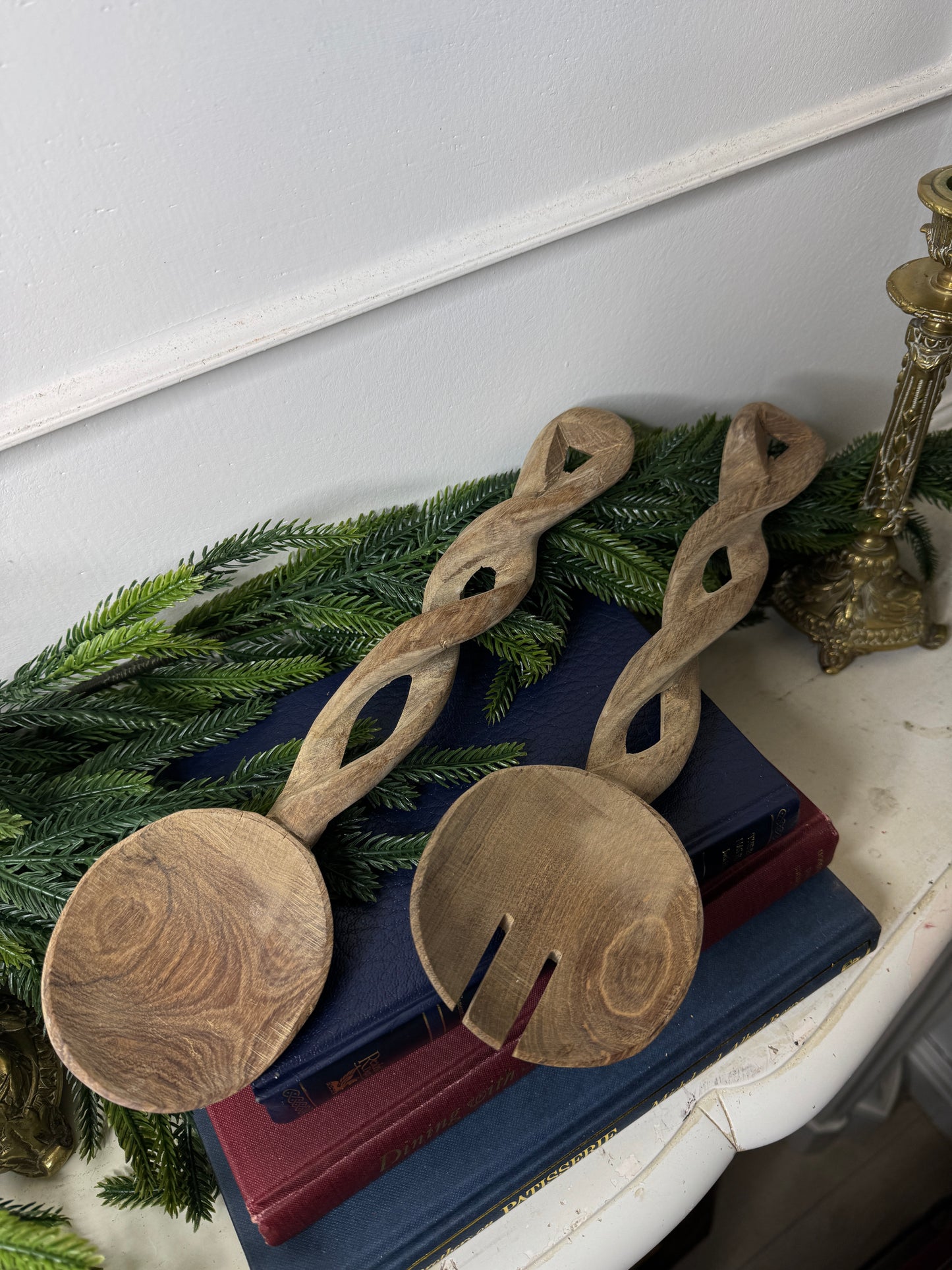 Rustic Charm – Vintage Wooden Wall Spoon Set